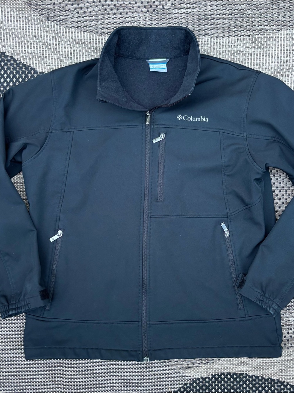 Columbia Men's Navy Blue Lightweight Softshell Jacket